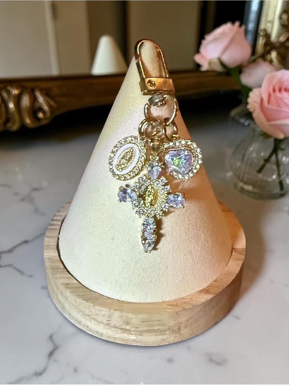 🏷️‼️5/$25🏷️‼️✝️Gold-Tone Jeweled Cross & Heart Charm w/Mother Mary Keyring